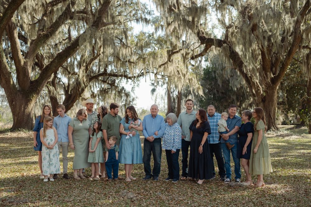 extended family photography session in Georgetown,SC among Spanish moss trees