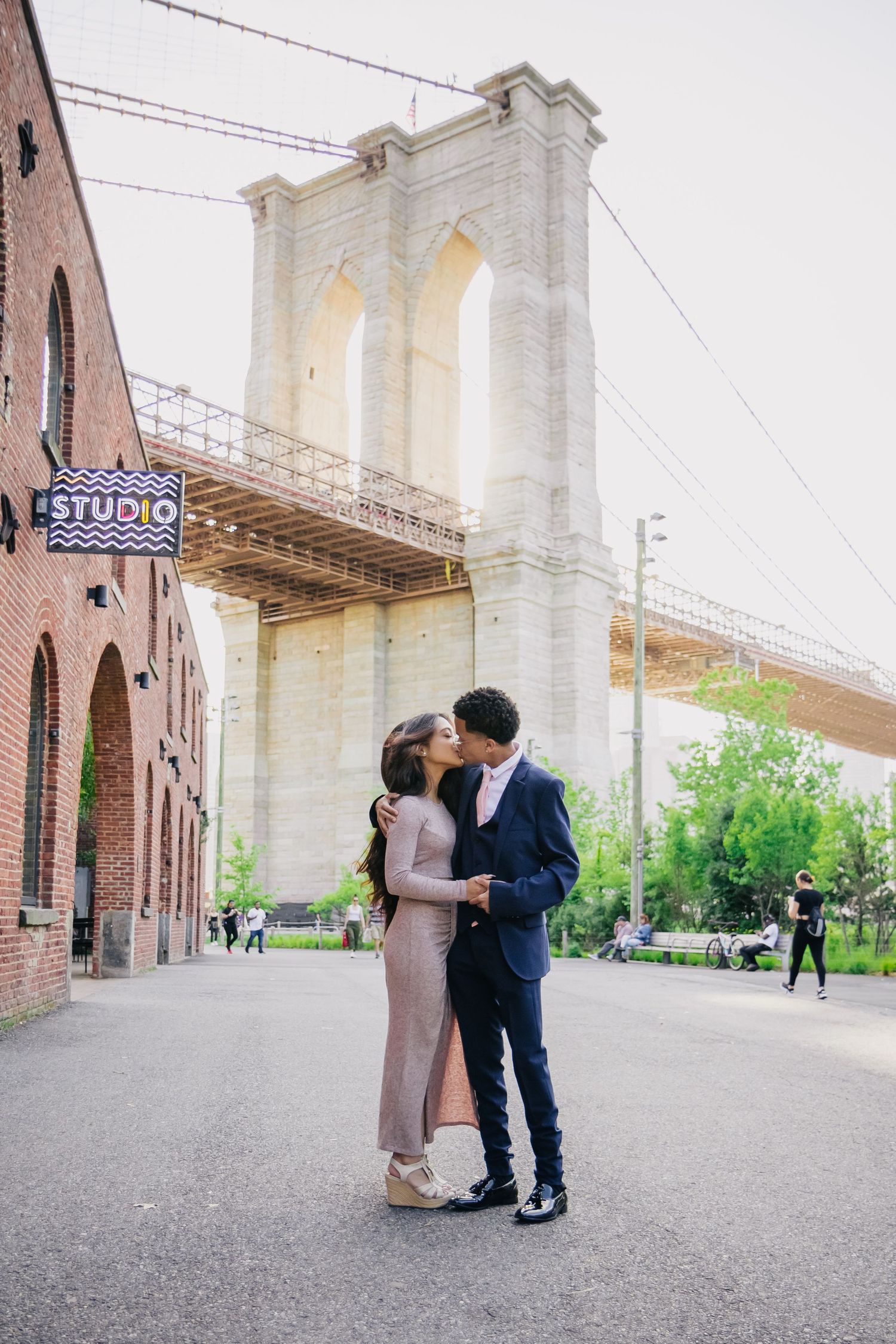A romantic moment shared near the iconic Brooklyn Bridge in New York.