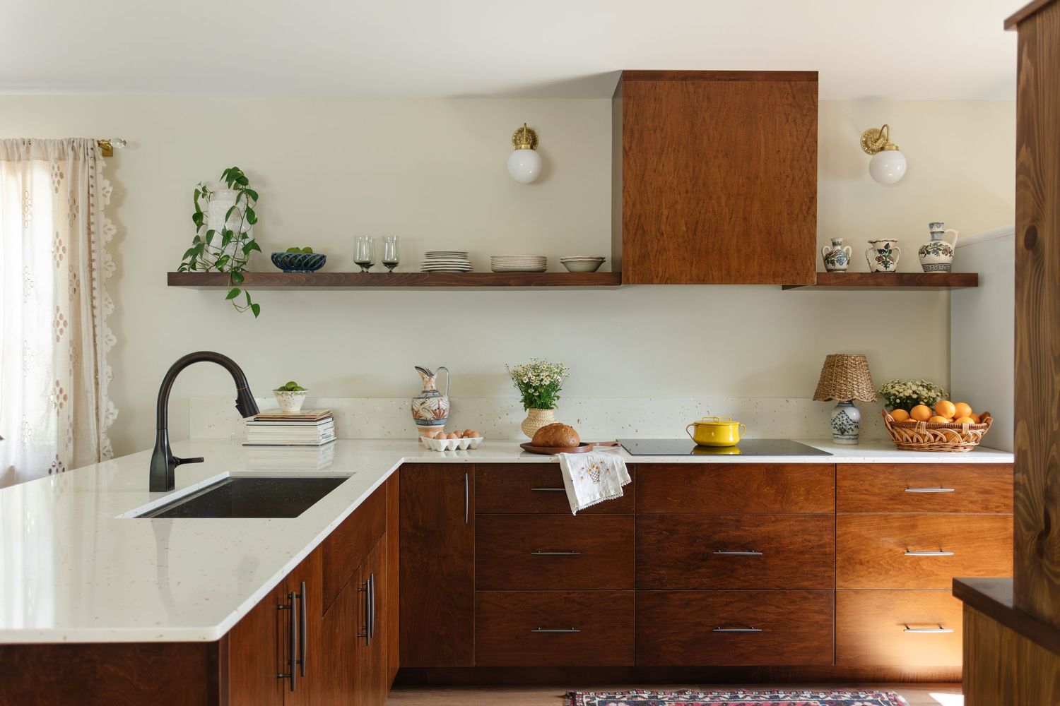 Tara Correa's photography focuses on capturing the architectural interiors of commercial and residential spaces.