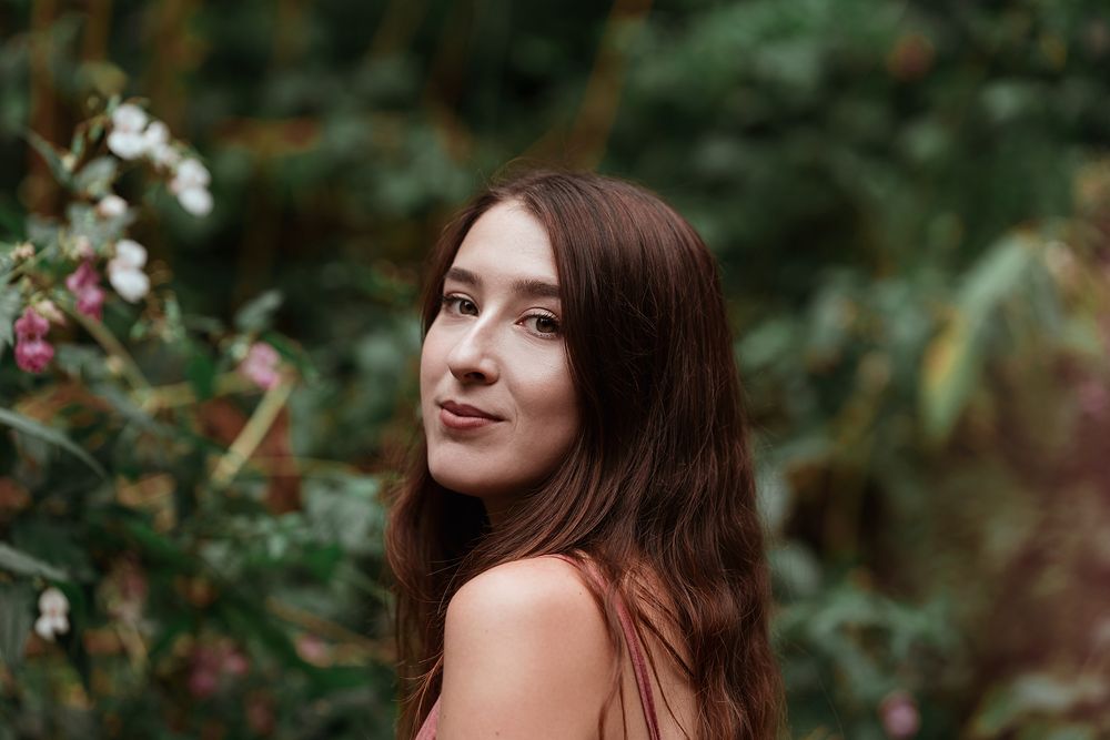 Séance photo portrait dans la forêt en été dans la région de Montréal