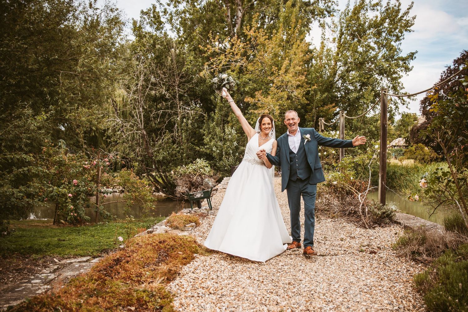 Minster Mill, Minster Lovell Wedding photography www.vickyphotography.co.uk