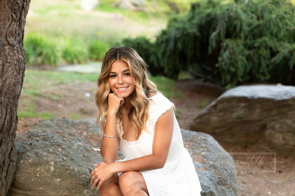 senior portraits outdoors