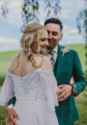 May wedding at Polmenna Barn in Campbellford, Ontario
