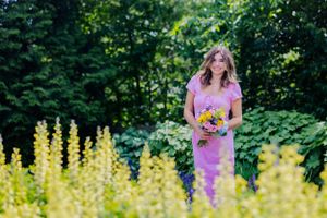 vibrant colors in a stunning senior protrait