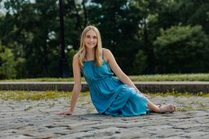 posed senior portrait posed on cobblestones