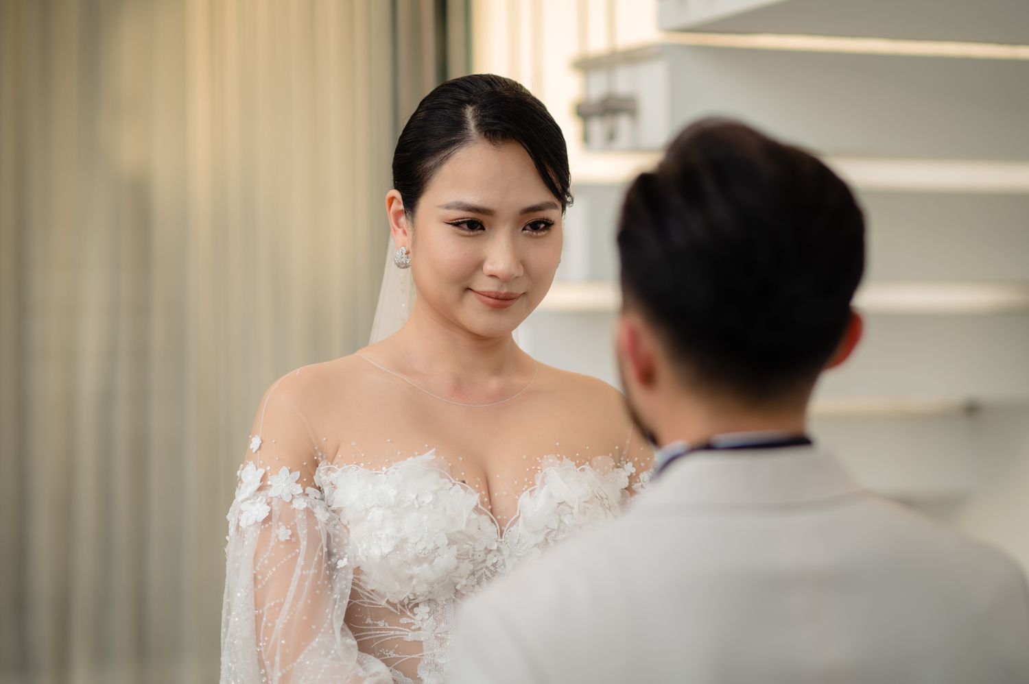 Emotional cinematic photography by Che Hoang Huy for Symphony by H Studio weddings.