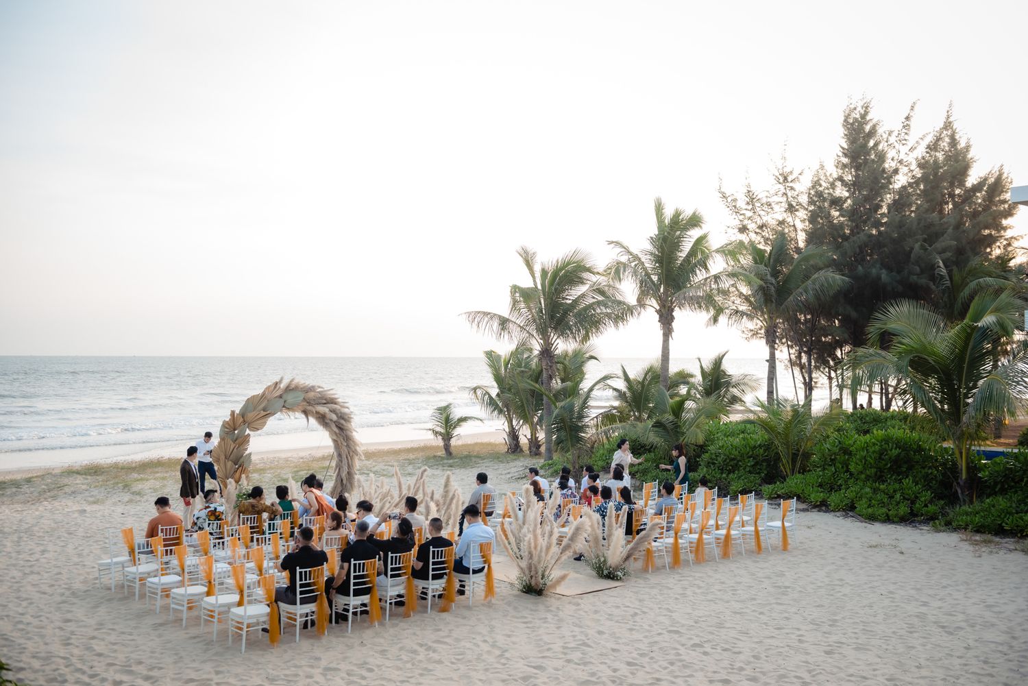 Emotional cinematic photography by Che Hoang Huy for Symphony by H Studio weddings.