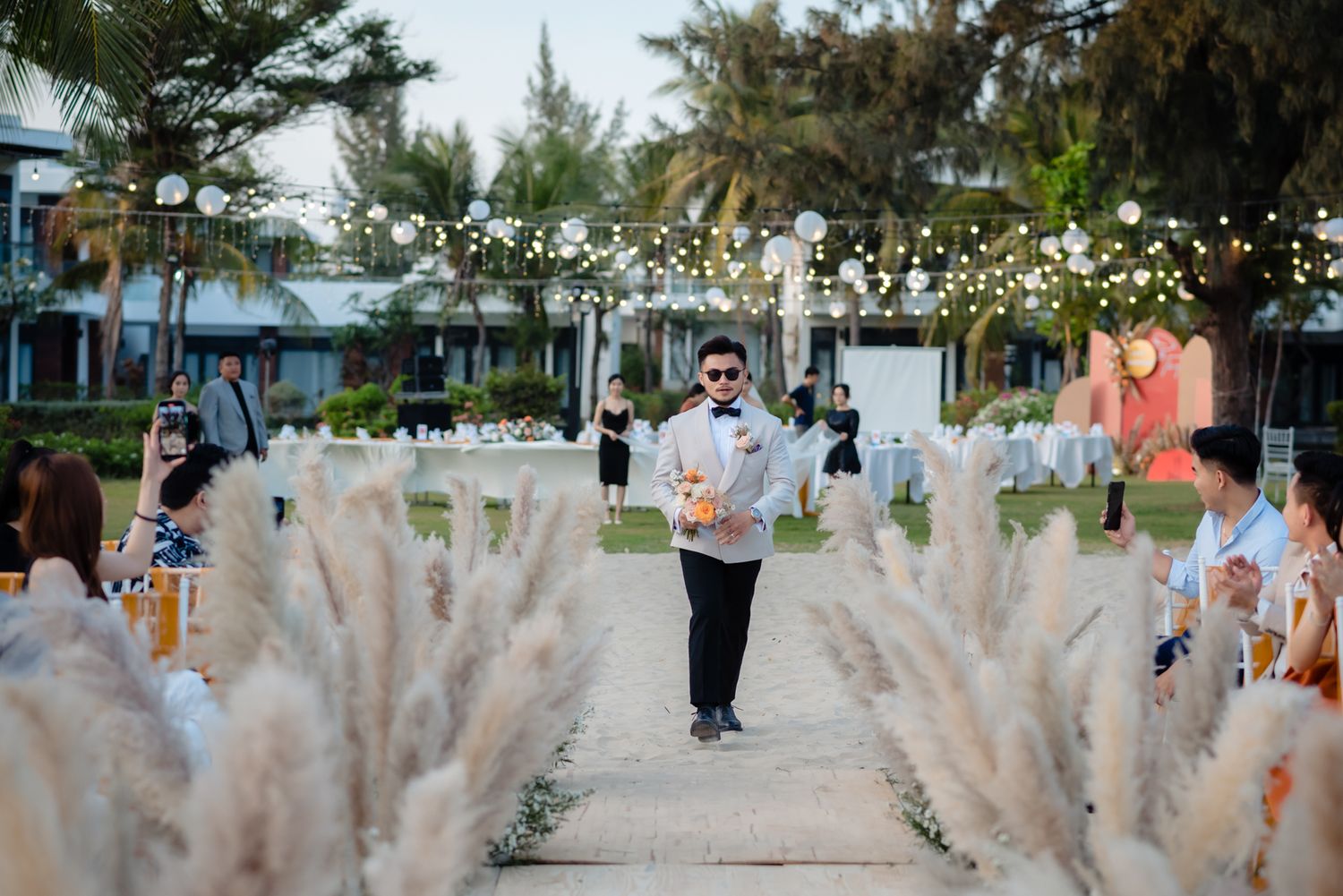 Emotional cinematic photography by Che Hoang Huy for Symphony by H Studio weddings.