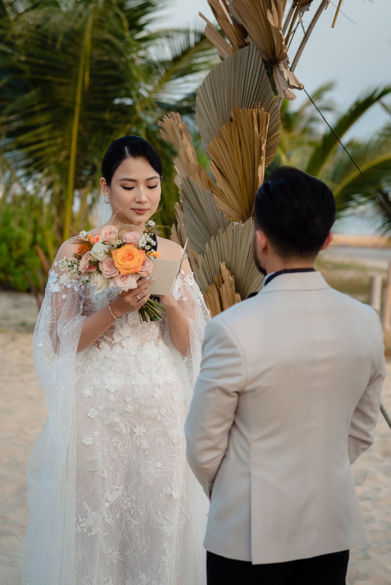 Emotional cinematic photography by Che Hoang Huy for Symphony by H Studio weddings.