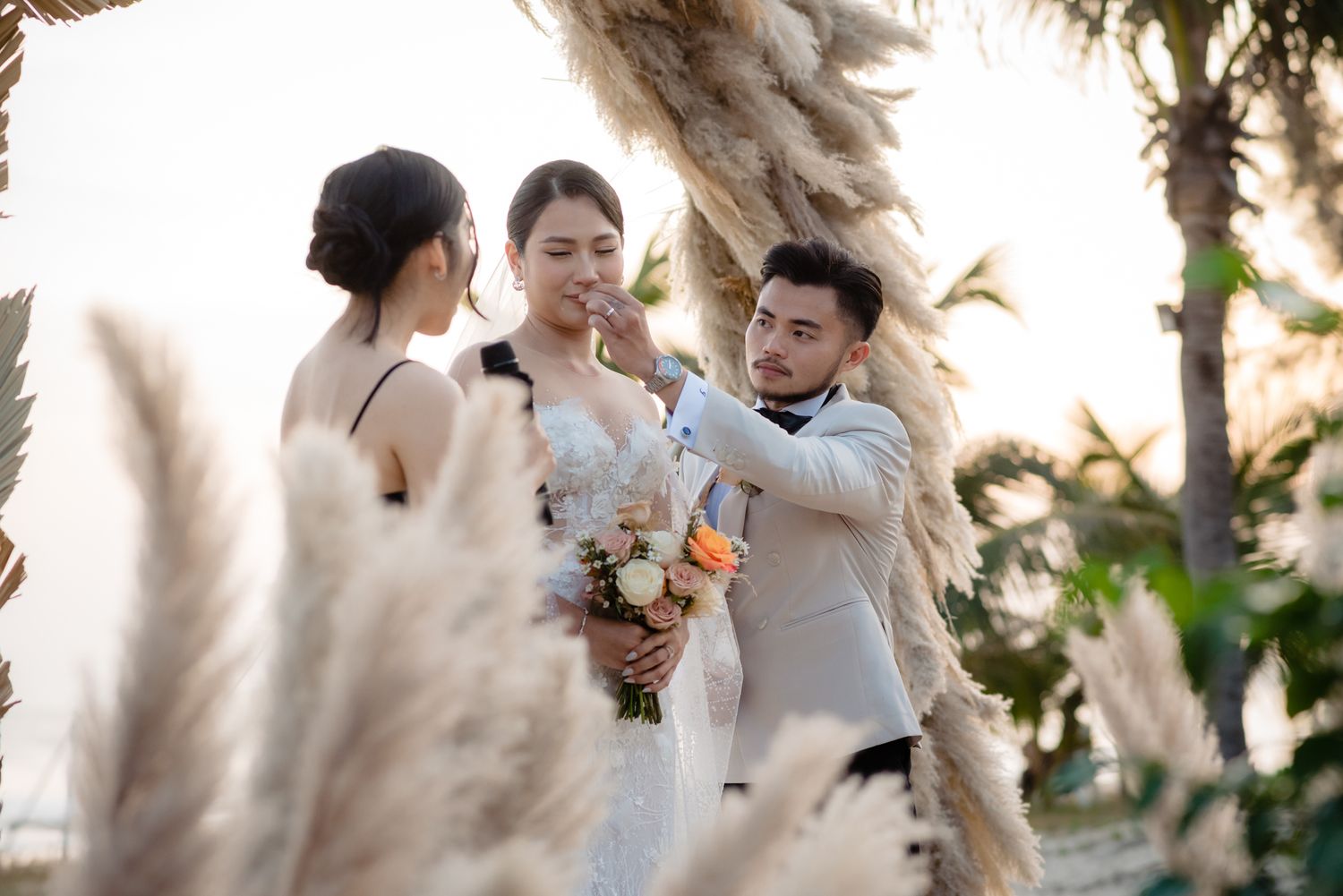 Emotional cinematic photography by Che Hoang Huy for Symphony by H Studio weddings.