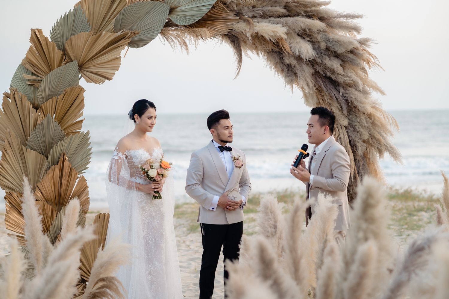 Emotional cinematic photography by Che Hoang Huy for Symphony by H Studio weddings.
