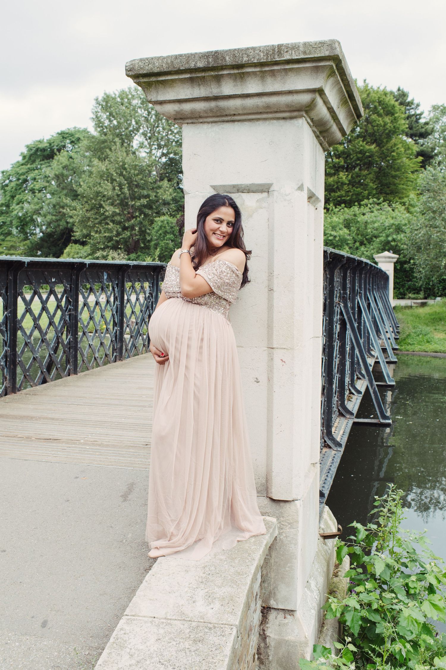 Pregnancy session in London editorial styled pregnancy session.