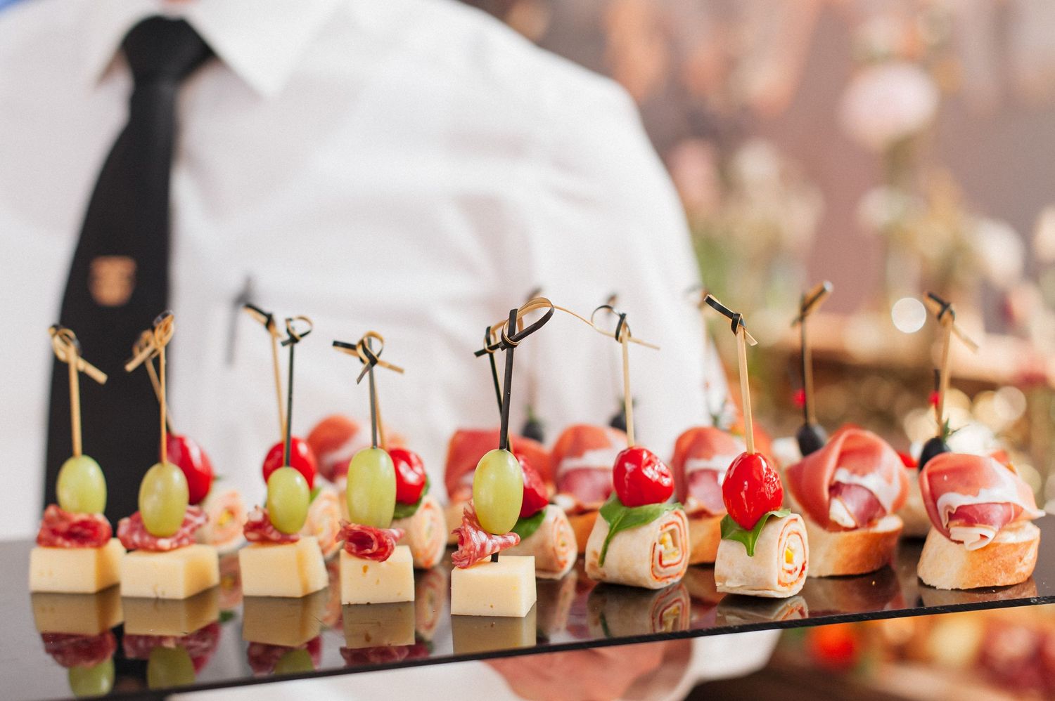 Finger food uz piće dobrodošlice za svadbenu svečanost u Trajbar Teamu