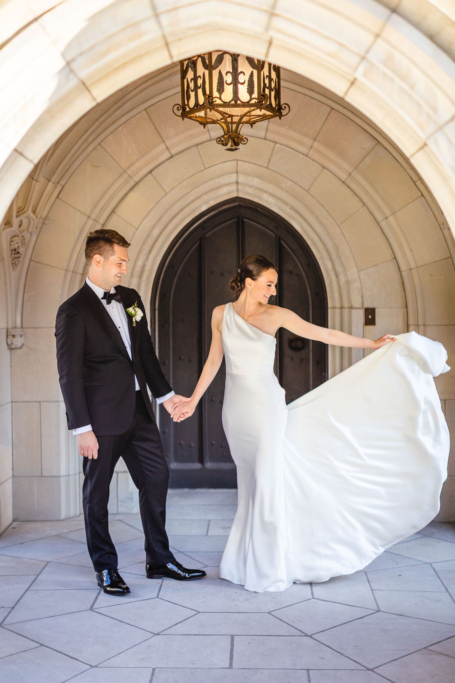 Bride and groom portraits at the Salisbury House