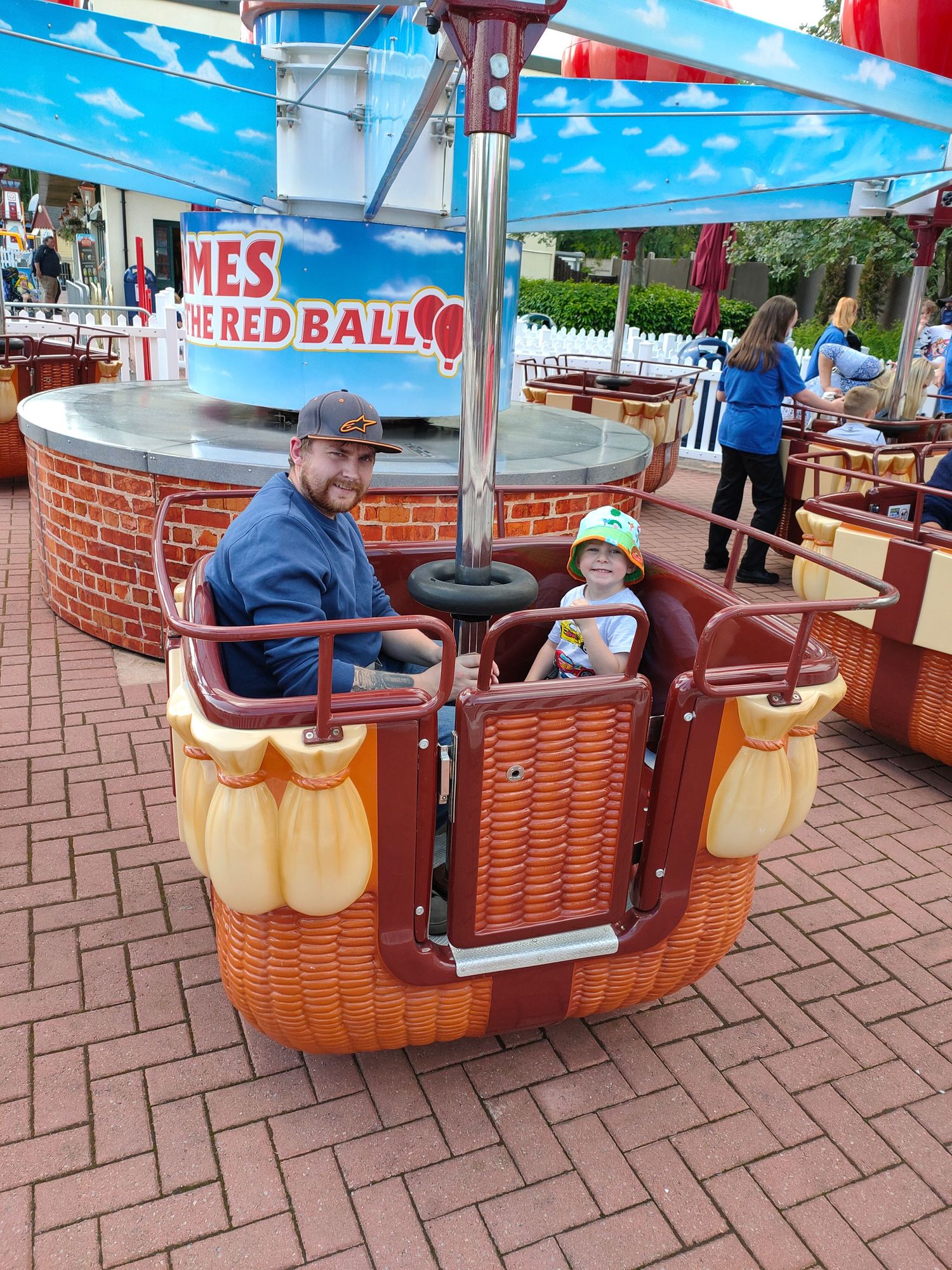 Thomas land James Balloon ride