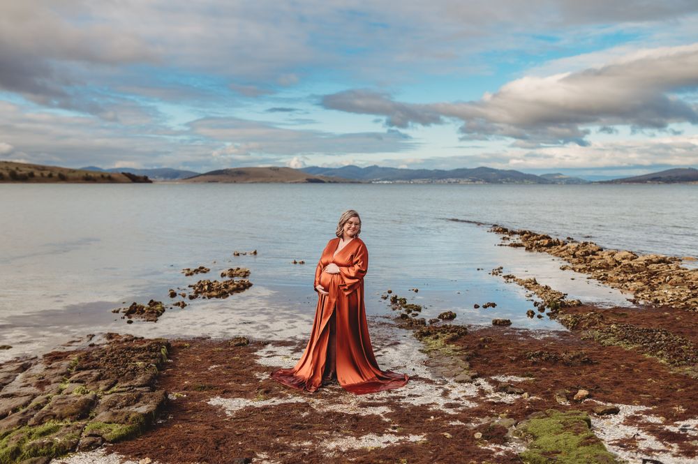 beautiful motherhood photo taken by maternity and family photographer Joss Jensen Photography in the Huon Valley Tasmania