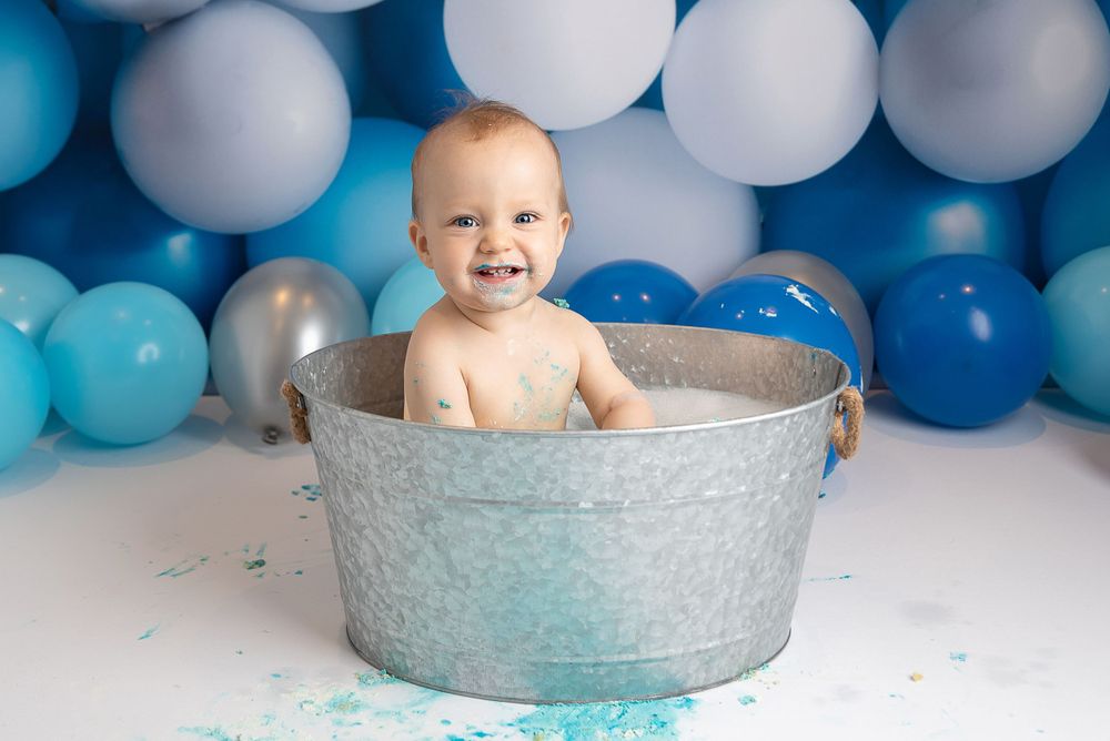 Cake smash boy