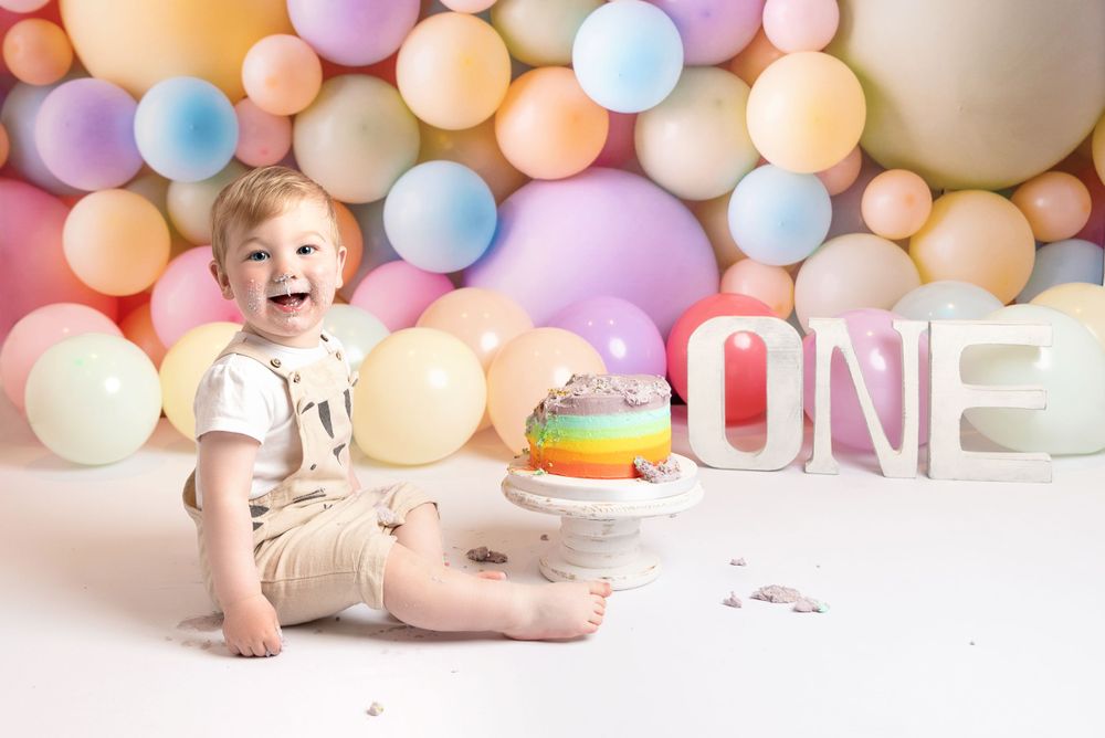 Cake Smash Photoshoot Balloon Pop
