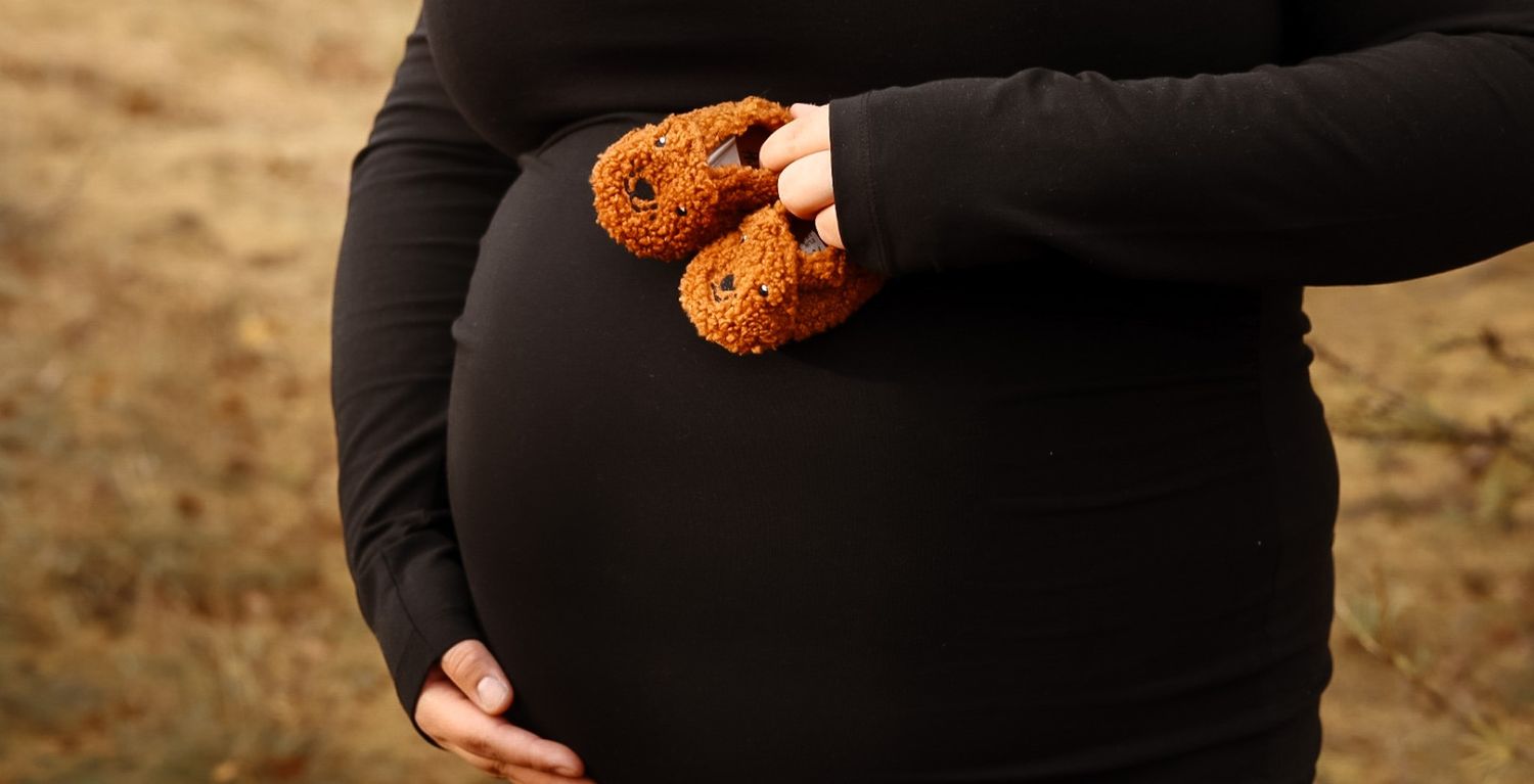 Maternity photoshoot in Iceland