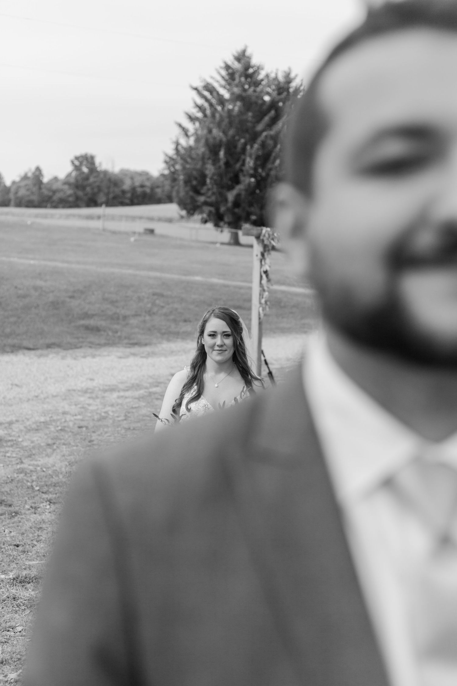 A series of outdoor wedding photos with selective focus and natural scenery.