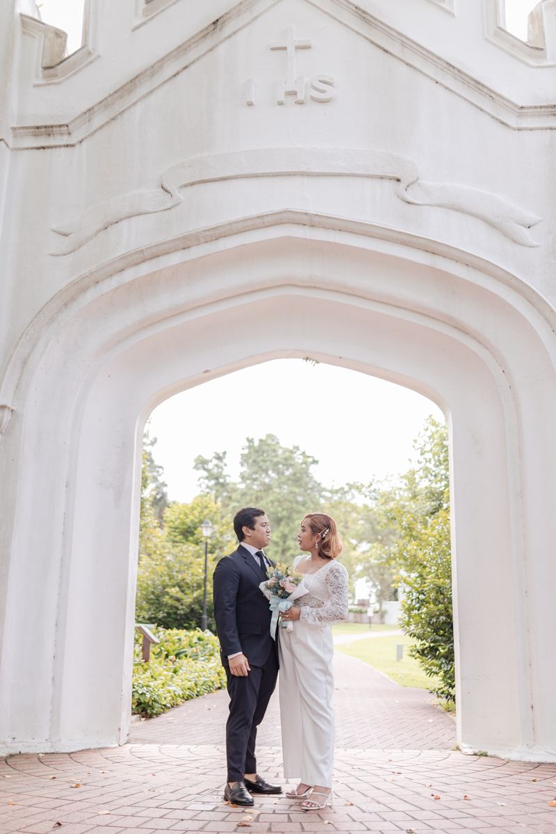 Wedding couple posing at Fort Canning , Singapore
