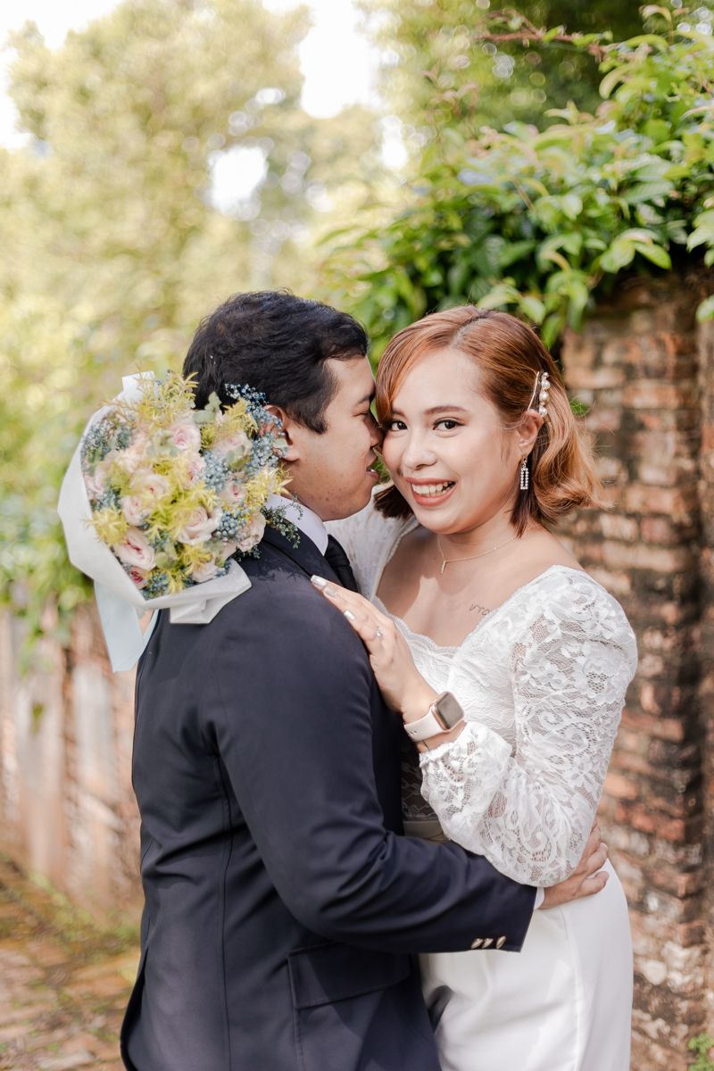 Wedding couple posing at Fort Canning , Singapore