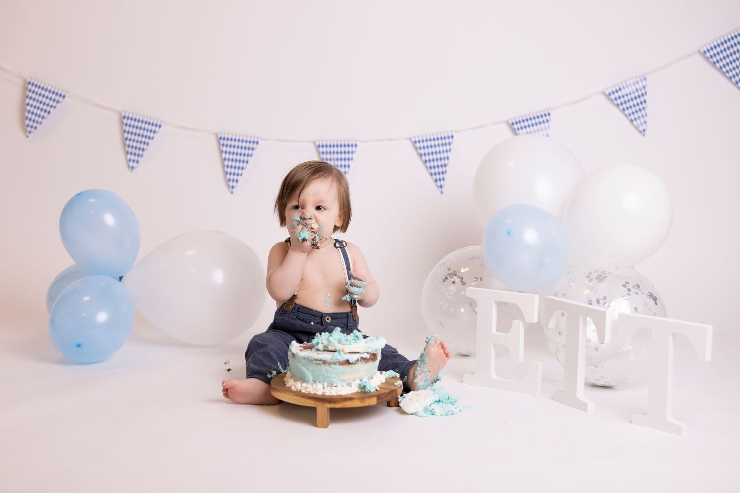 fotograf Värmland Kristinehamn bröllopsfotograf nyföddfotografering gravidfotografering familjefotografering studiofotografering körkort