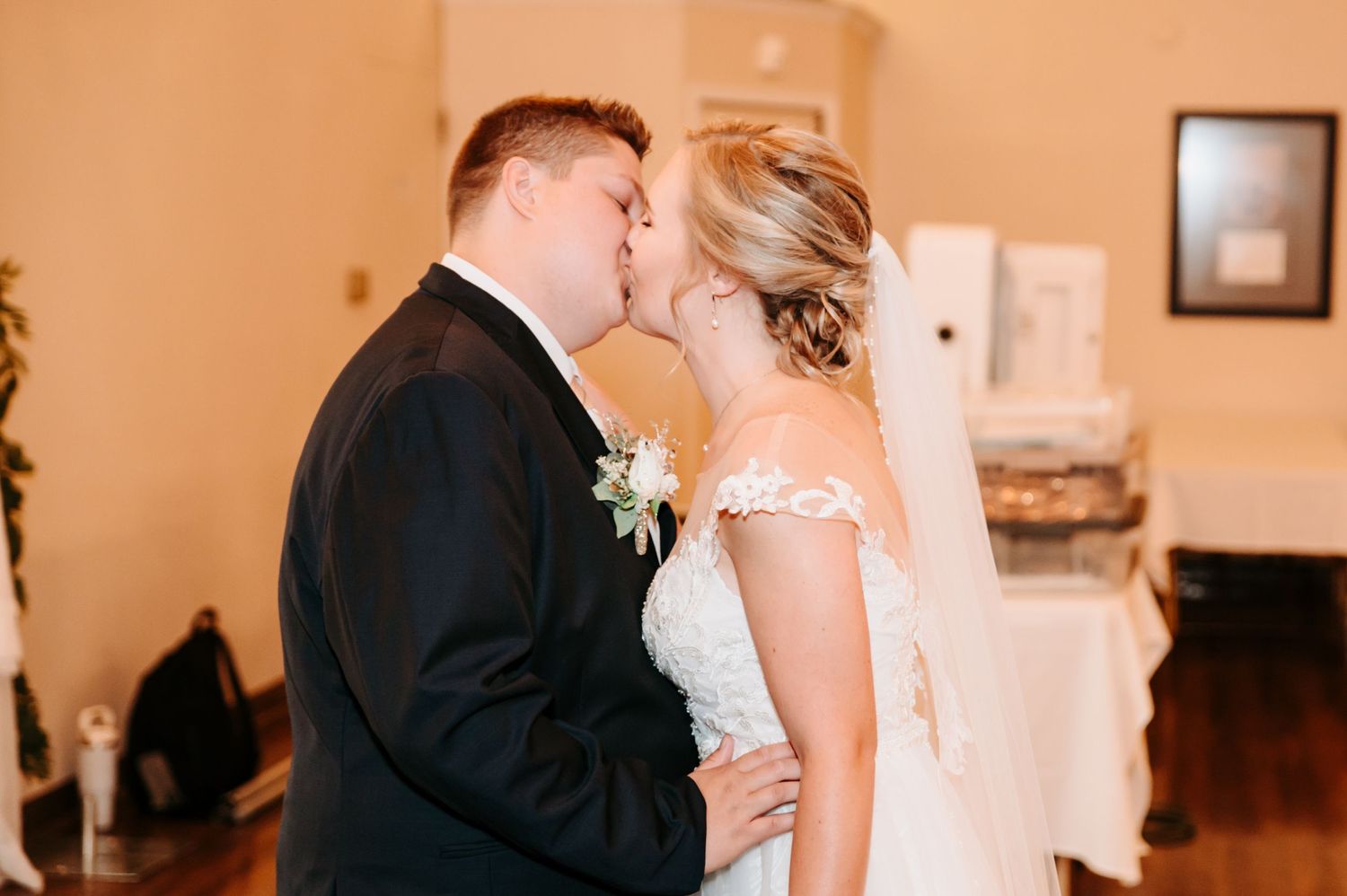 Ohio Wedding, Ohio Photographer, Wedding Photographer, The Chandelier, Bride and Groom Photos