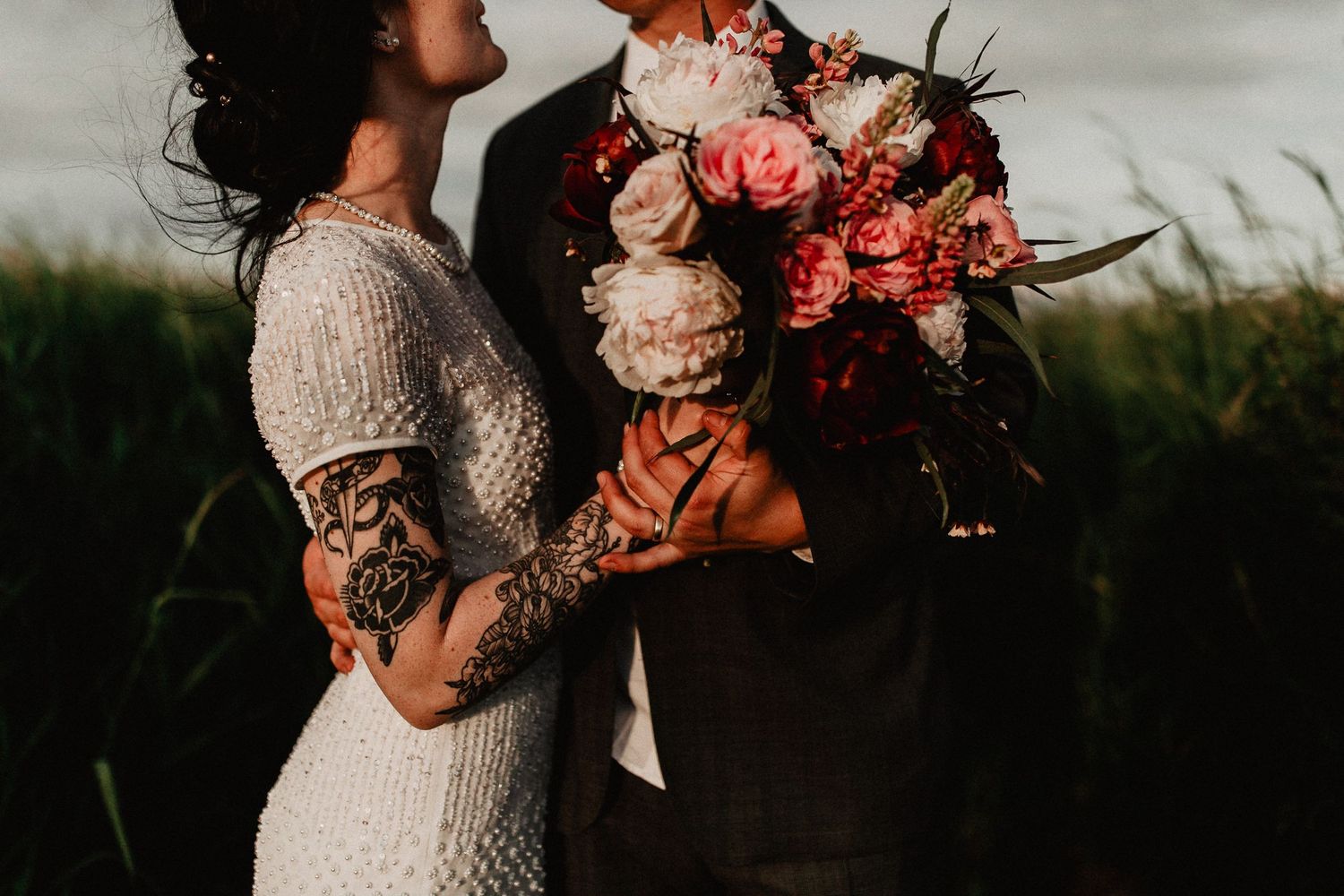 an oregon coast wedding photographer specializing in elopements and intimate weddings for adventurous, emotive couples