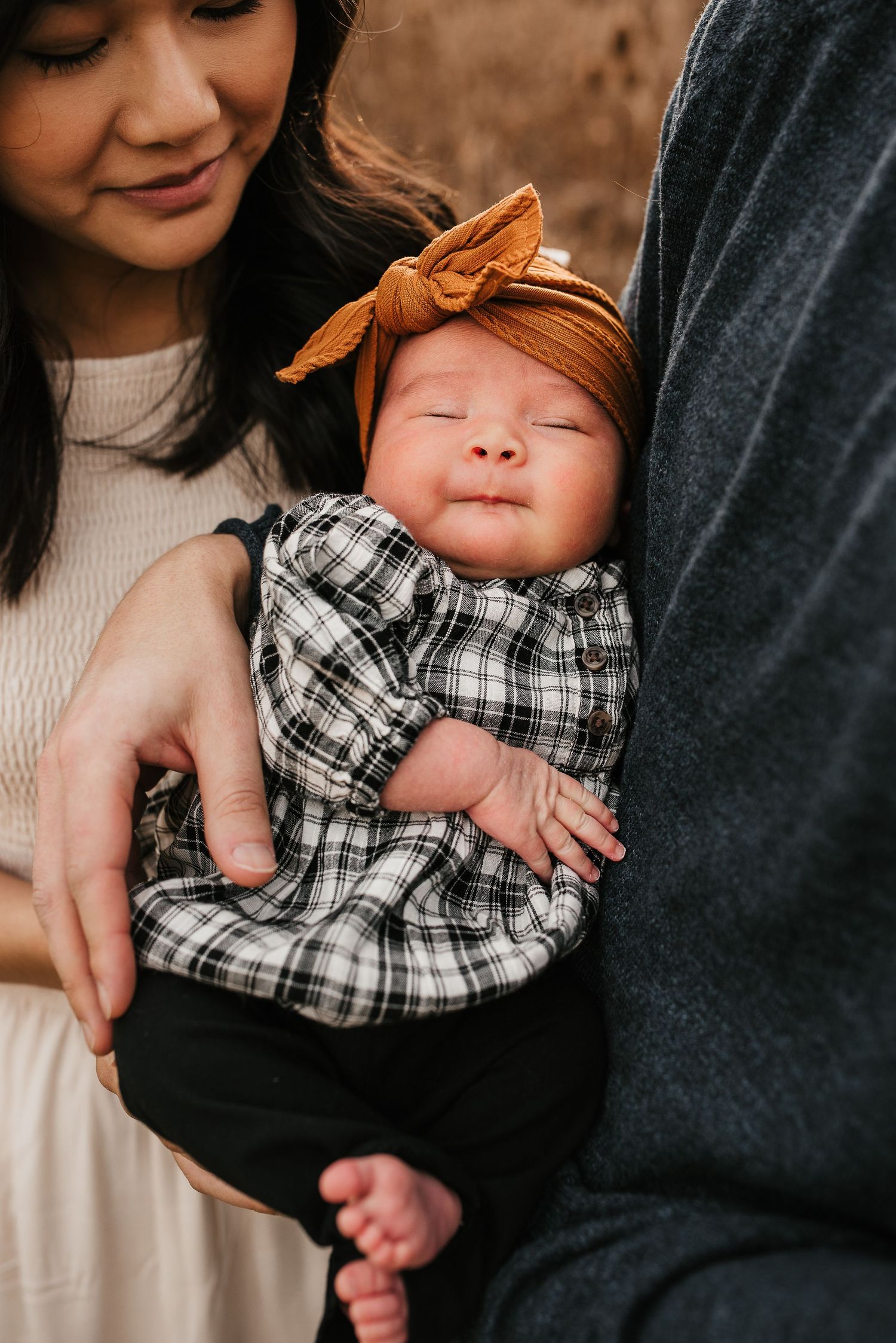 outdoor newborn photo session in cincinnati