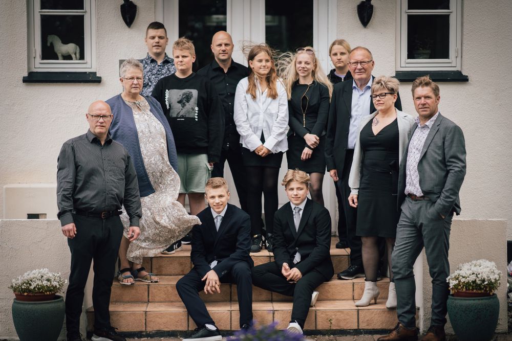 Familiefoto i Jægerspris & Frederikssund – naturlige, ægte portrætter til store og små familier i hele Nordsjælland