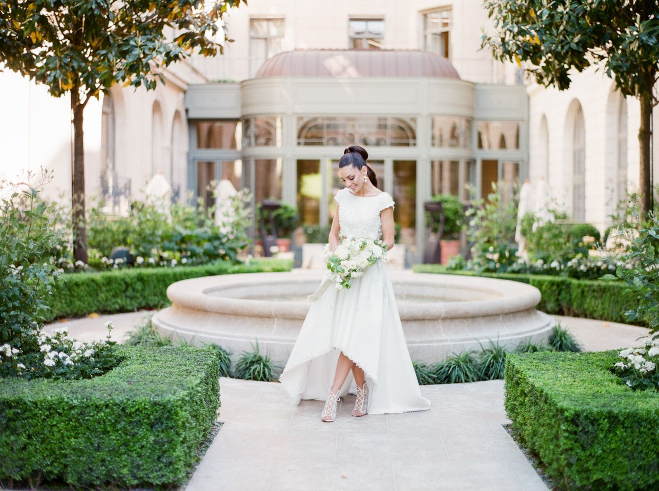 Photo d'une mariée prise au Ritz Paris par photographe de mariage Nantes