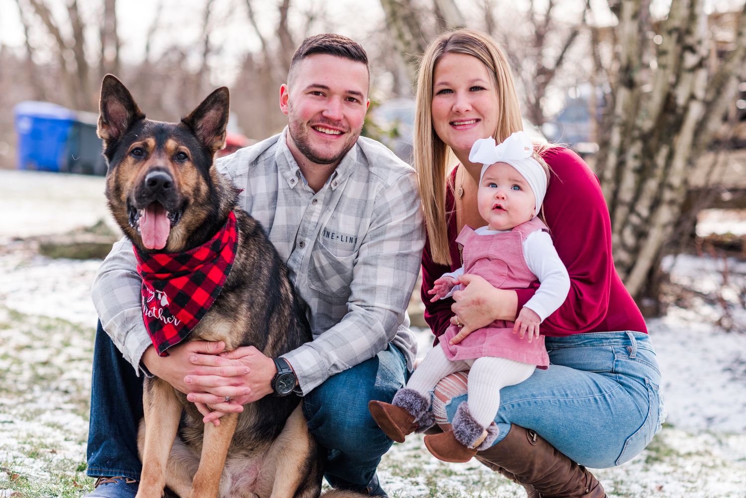 Lifestyle family photoshoot in the winter in Gibsonia, Pennsylvania