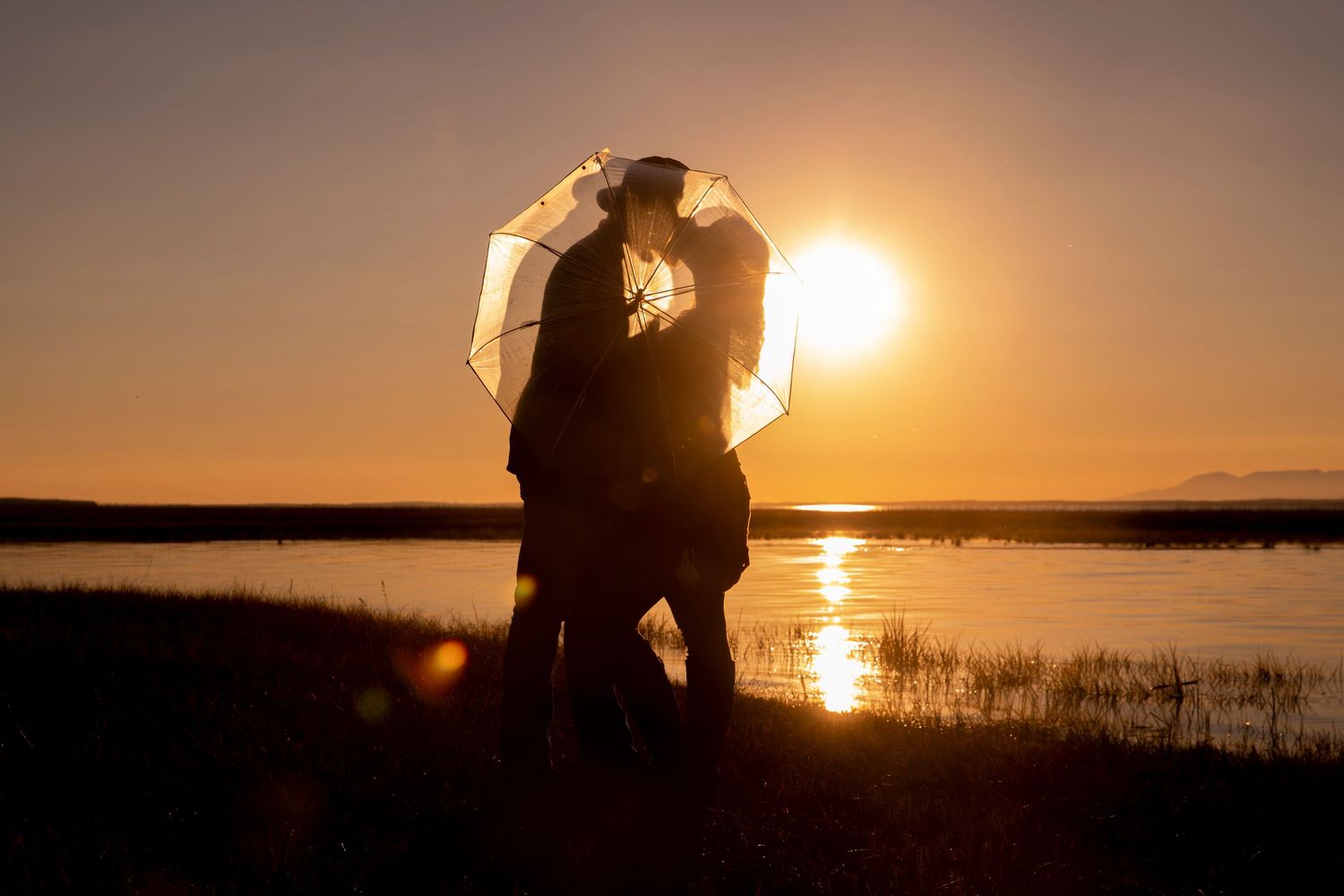umbrella sunset photography engagement couple