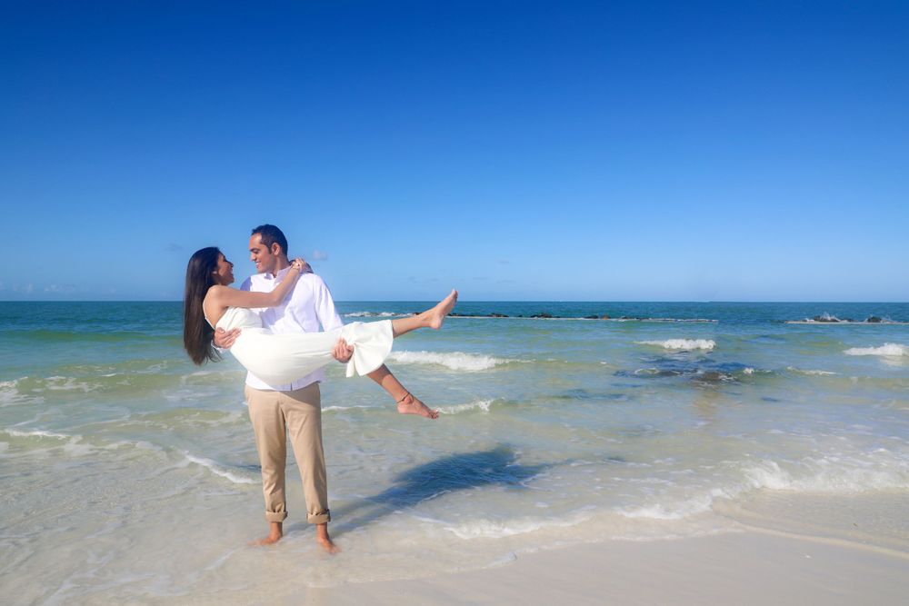 Engagement Photography – This cheerful beach engagement portrait captures a carefree moment