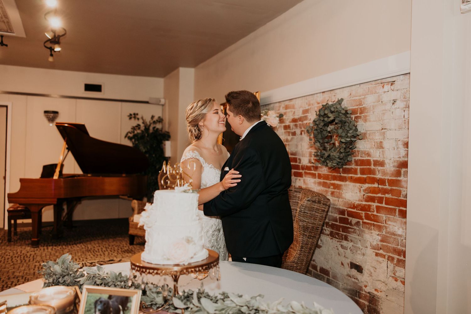 Ohio Wedding, Ohio Photographer, Wedding Photographer, The Chandelier, Bride and Groom Photos