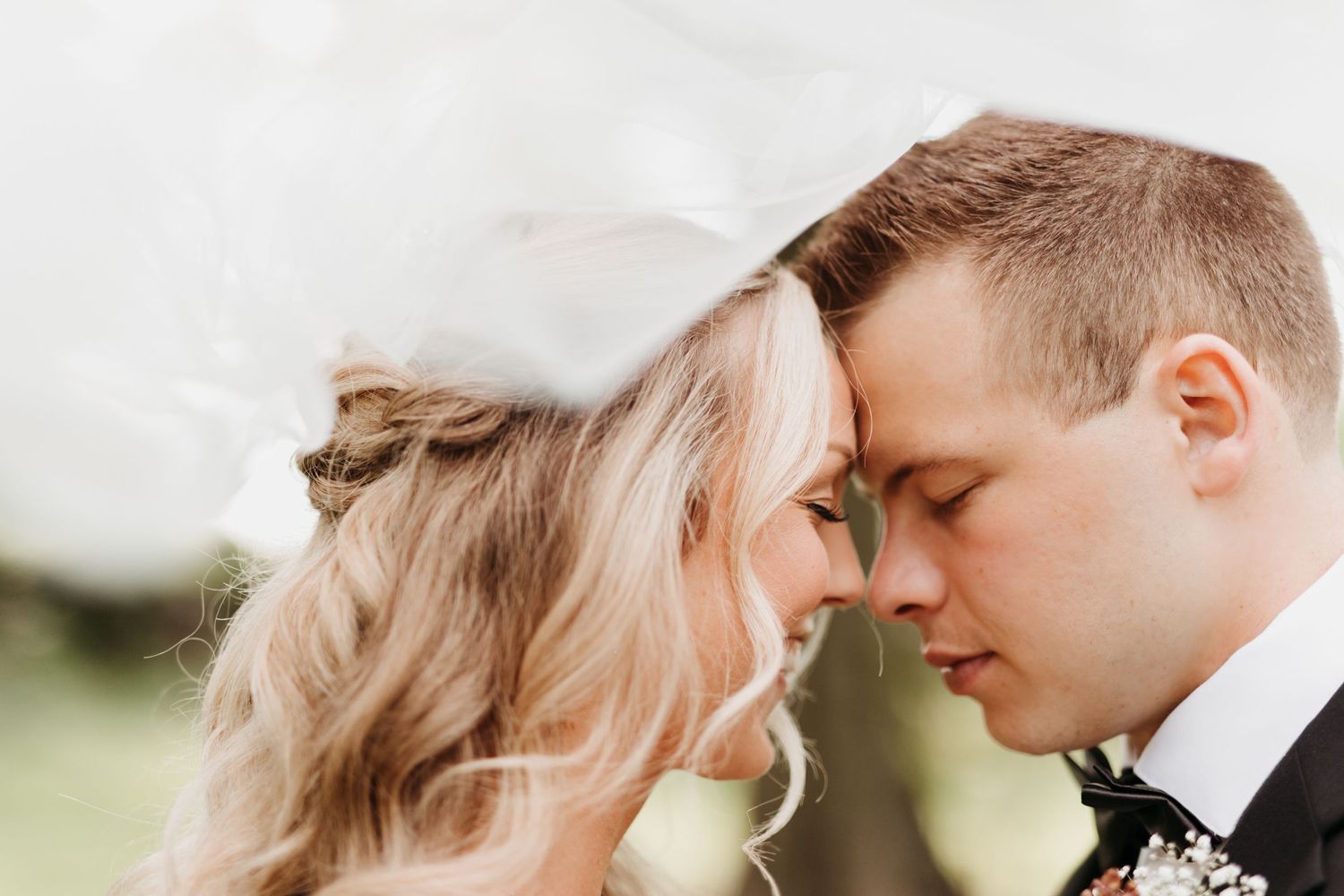 Ohio Photographer, Ohio Wedding, Wedding Photos, Bride and Groom Photos, Meadowbrook Park, Wedding Portraits,