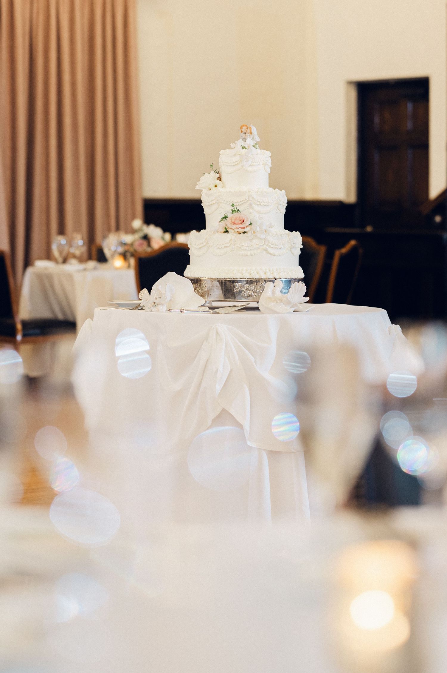 Michigan Shores Club Winter Wedding in Wilmette | Candace Sims Chicago Luxury Editorial & Fine Art Wedding Photographer