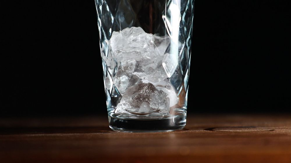 Glas mit Eis