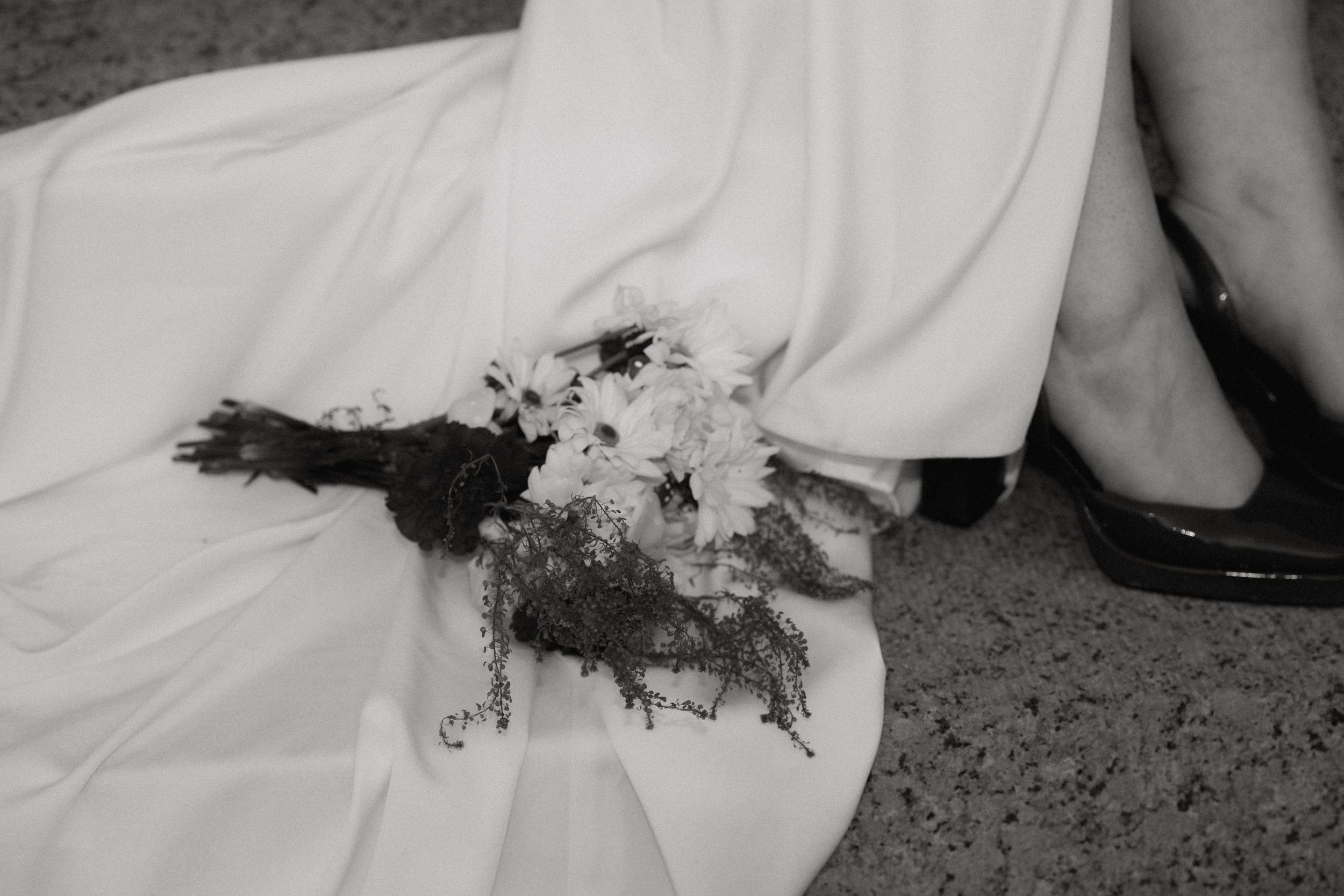 Fort Worth Texas downtown courthouse wedding photography-elopement photographer based in Texas with a vintage look and retro style