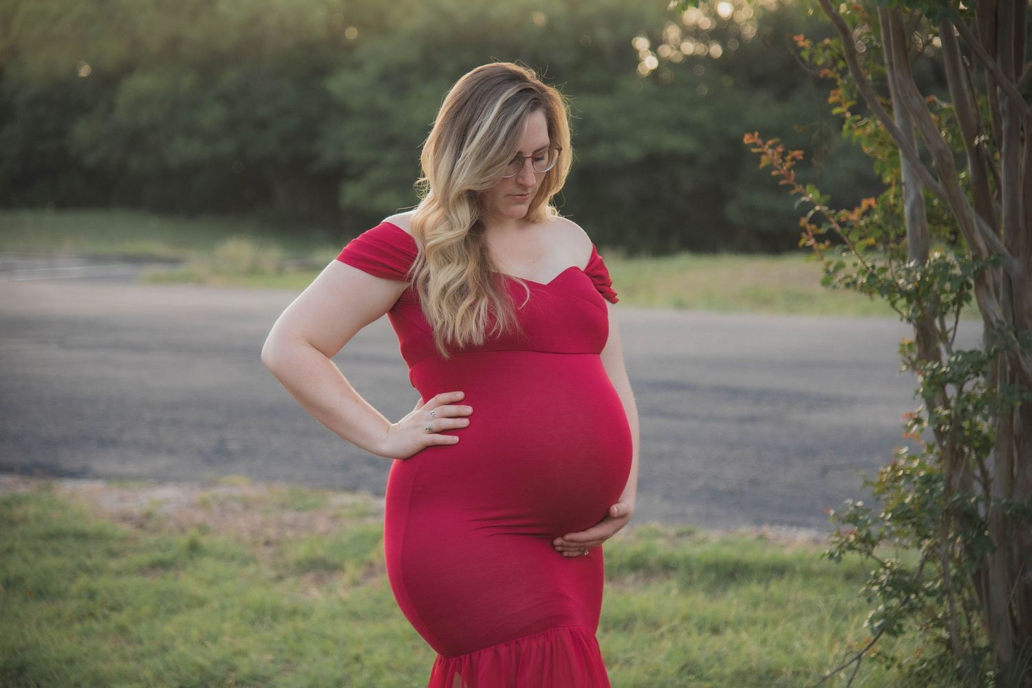 Maternity Photoshoot Session at Walnut Creek Metropolitan Park in Austin, Texas