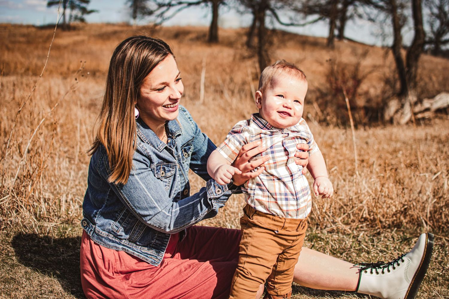 A tender moment shared during an autumn outdoor photoshoot in a golden field.