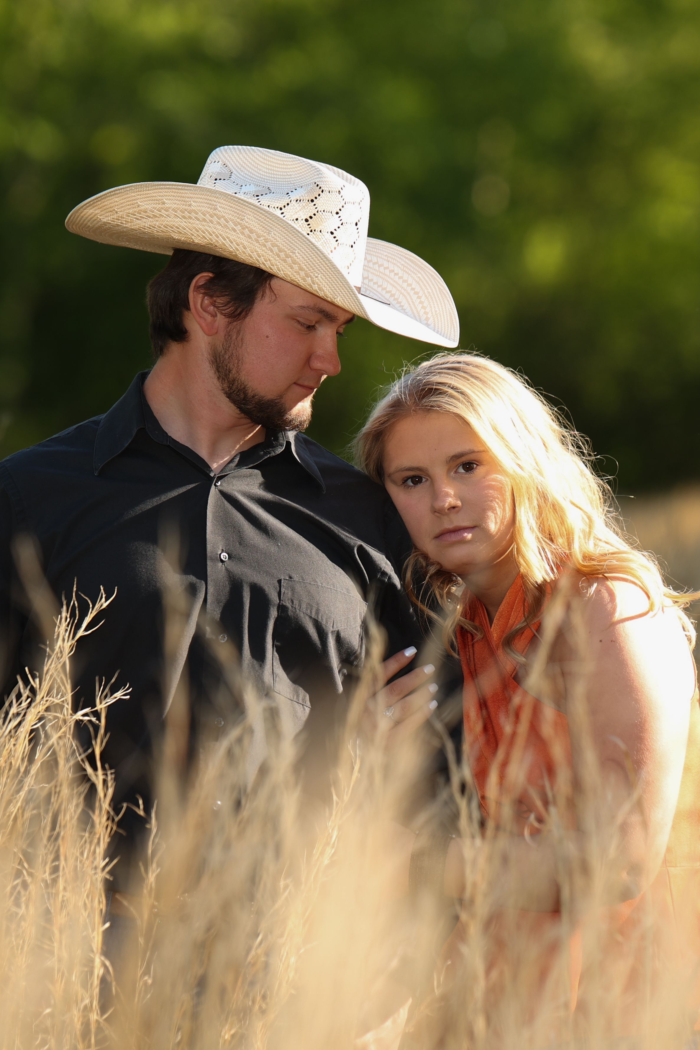 Wedding Photographer, Equine Event, Second Shooter in East Tennessee, TN, near Chattanooga, TN and North GA area. Couples. Engagement