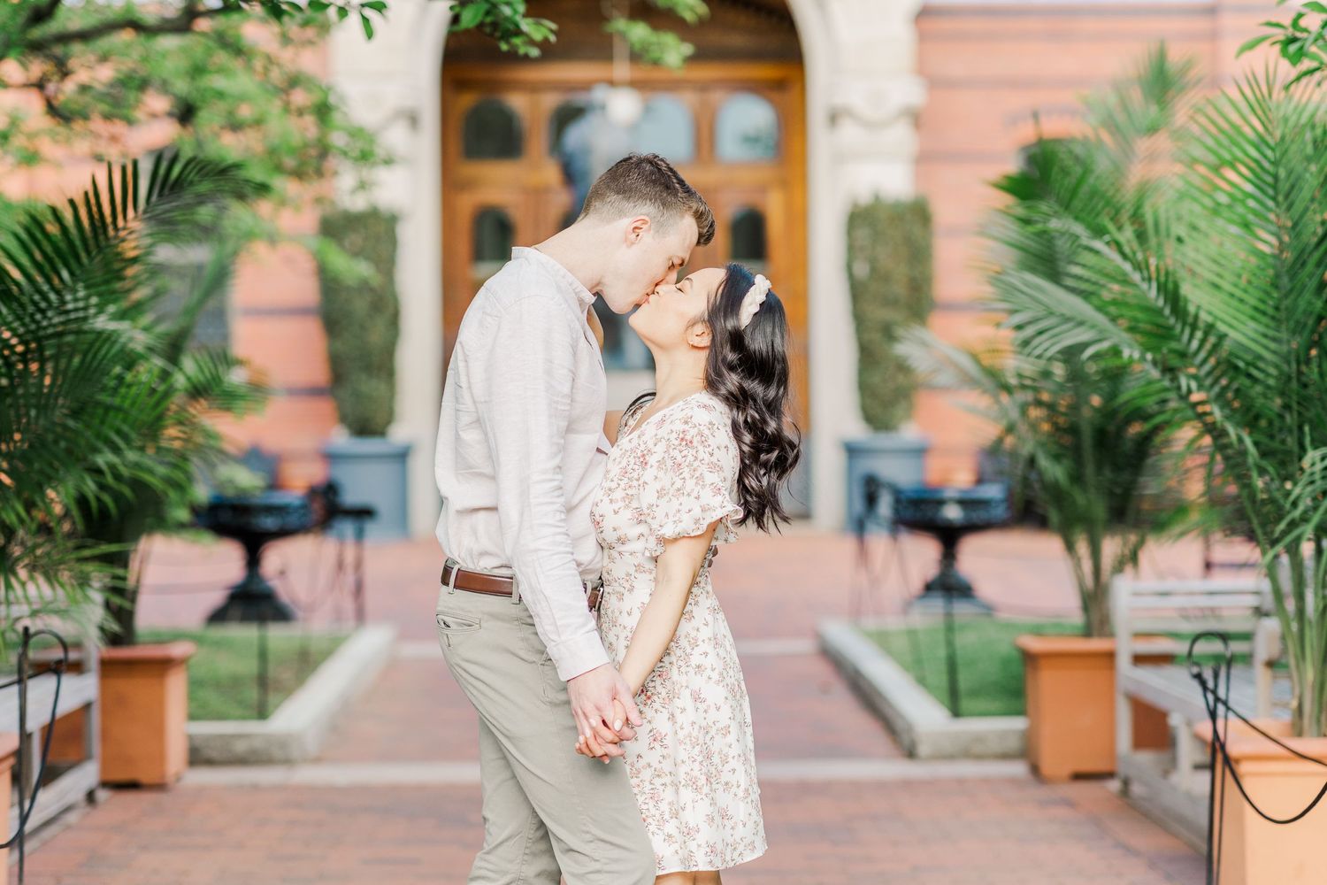 MOONGATE GARDEN WASHINGTON DC ENGAGEMENT PICTURES