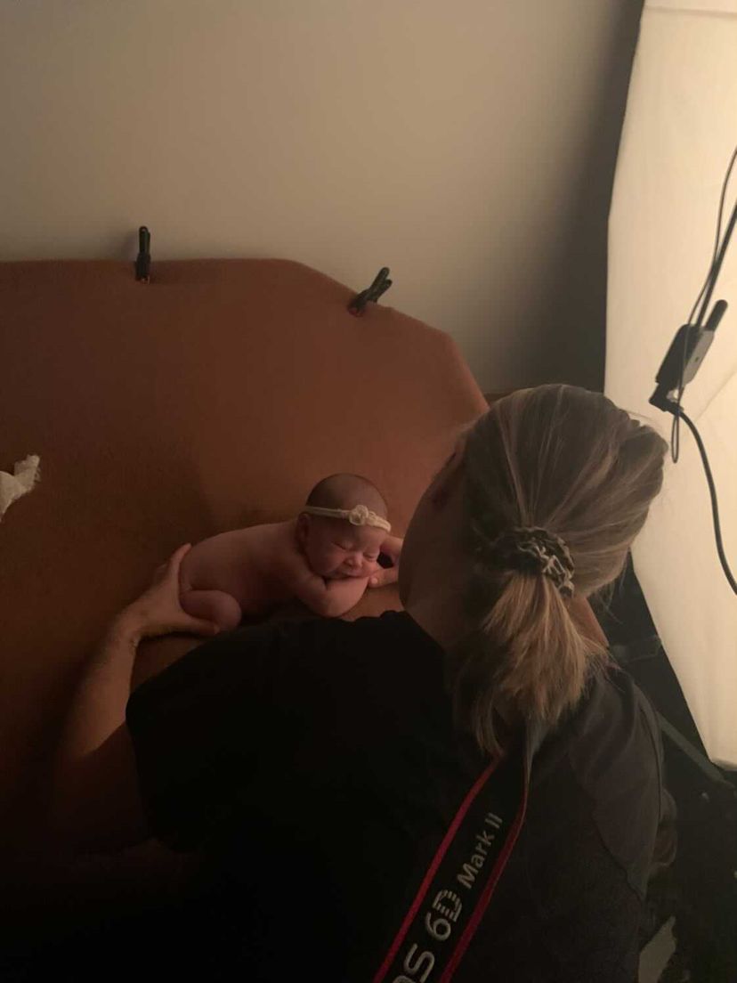 Professional newborn photos behind the scenes