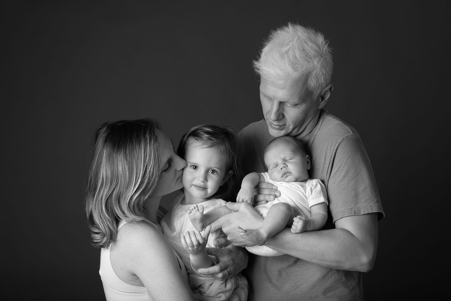 ritratto-famiglia-newborn-studio-fotografico-sanremo
