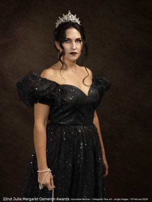 Portret uit de serie queen for a day met vermelding winnen award