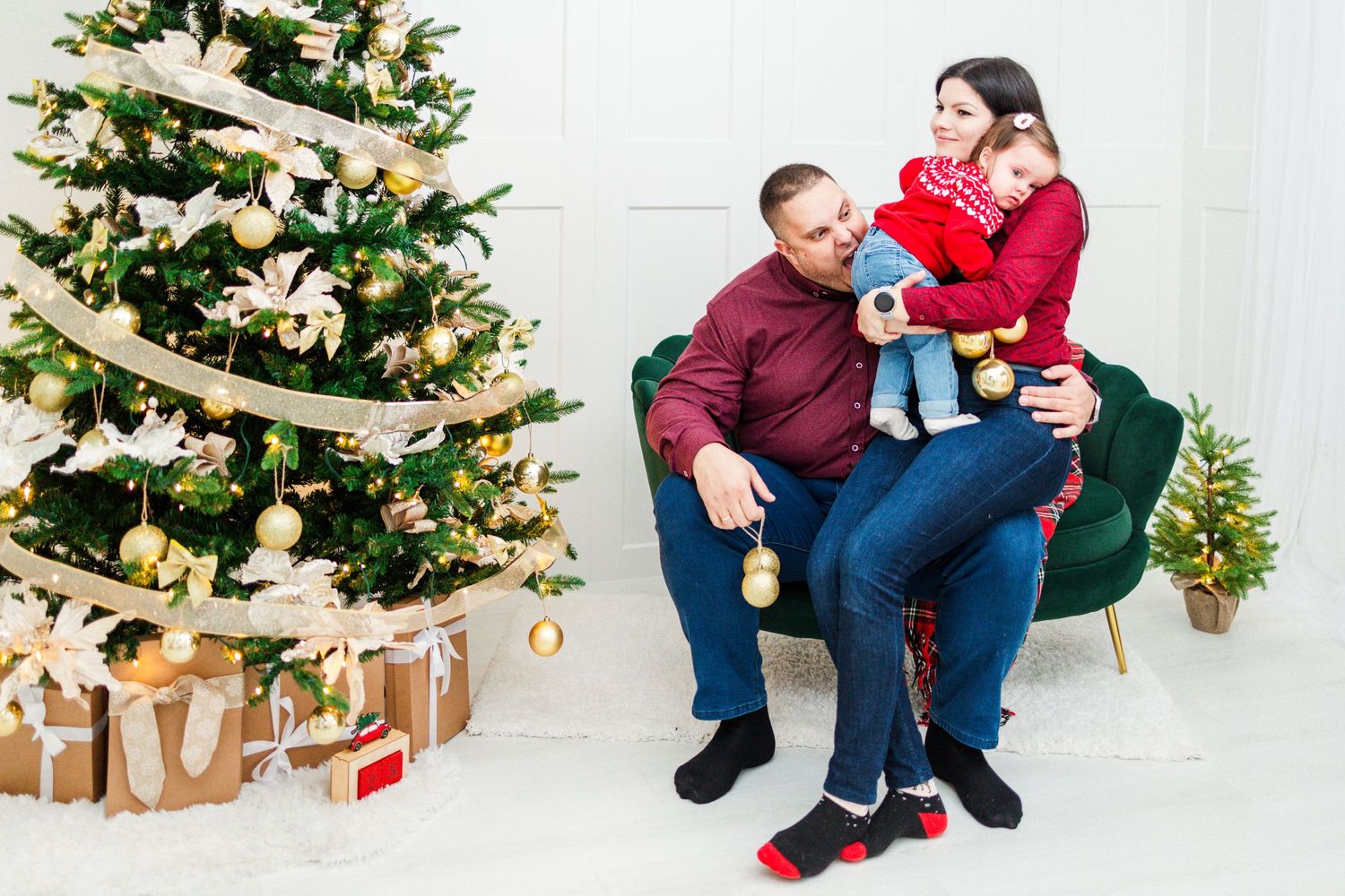 семейна коледна фотосесия софия, коледна фотосесия софия, фотостудио софия, професионален фотограф софия