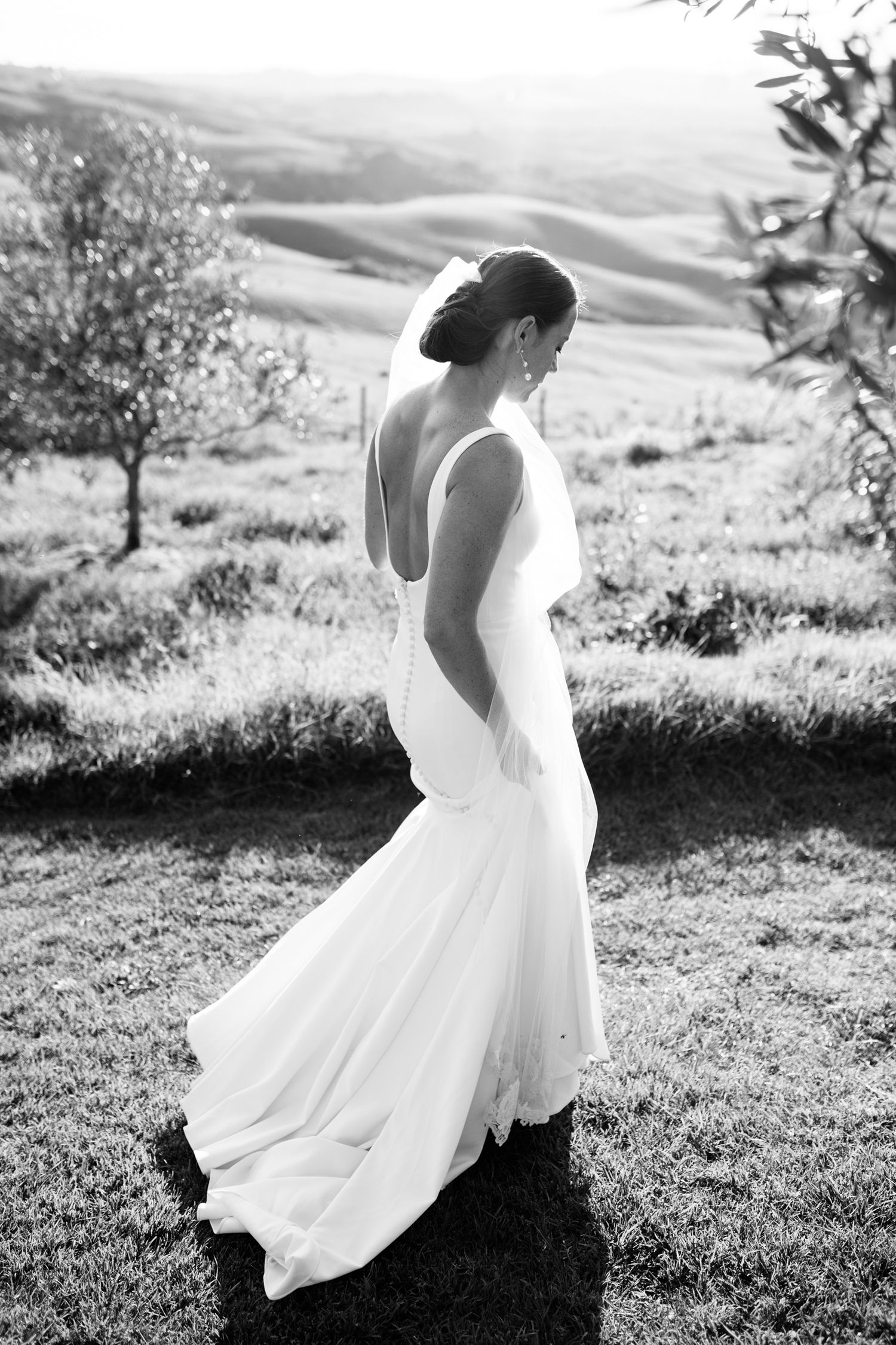 Black and white bridal portrait in Tuscany