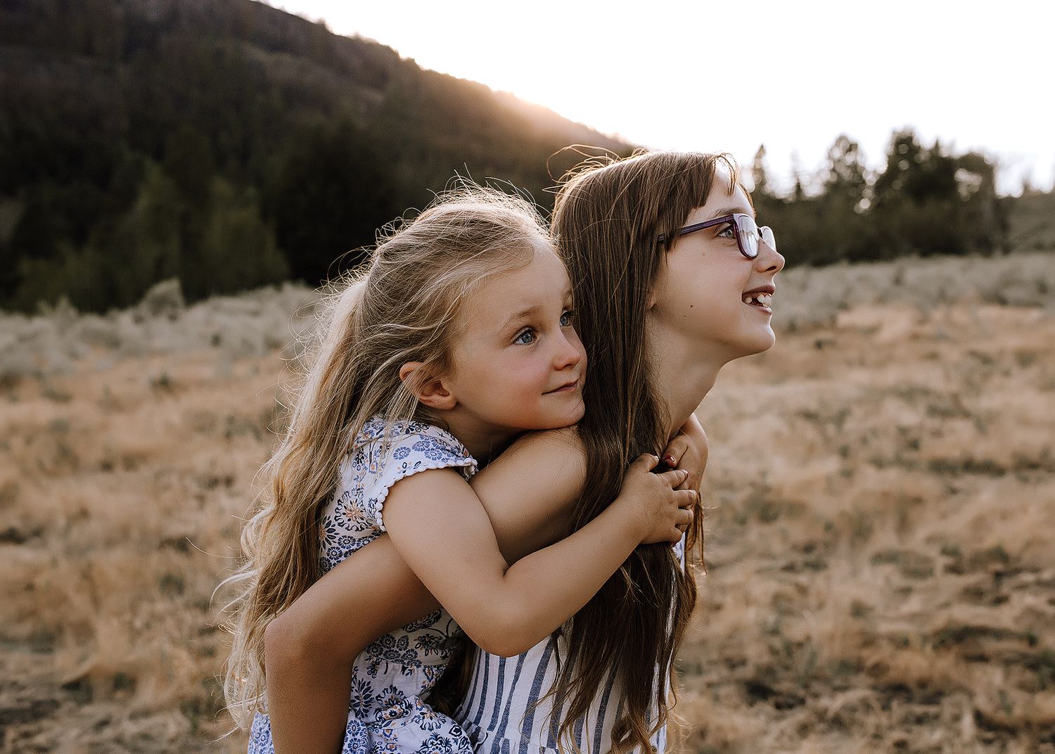 sister piggy back